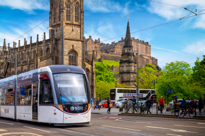 Tram-at-end-of-Princes-Street.png