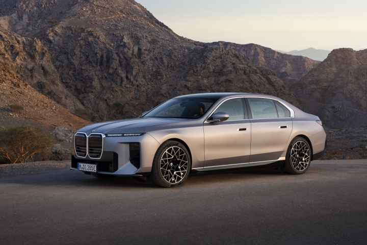 bmw-i7-scaled.jpg